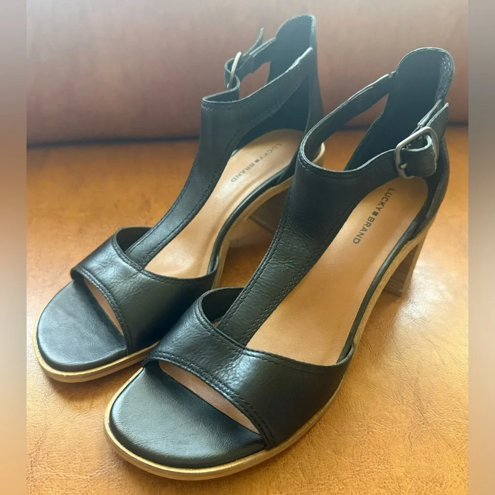Lucky Brand Sabeni T Strap Block Heel Sandals Black Leather 9.5M EUC - Picture 2 of 9